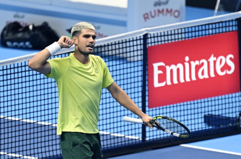 El tenista español Carlos Alcaraz celebra un punto durante el segundo partido de las Finlaes ATP que le ha enfrentado al estadounidense Taylor Fritz en Turín, Italia. EFE/EPA/ALESSANDRO DI MARCO