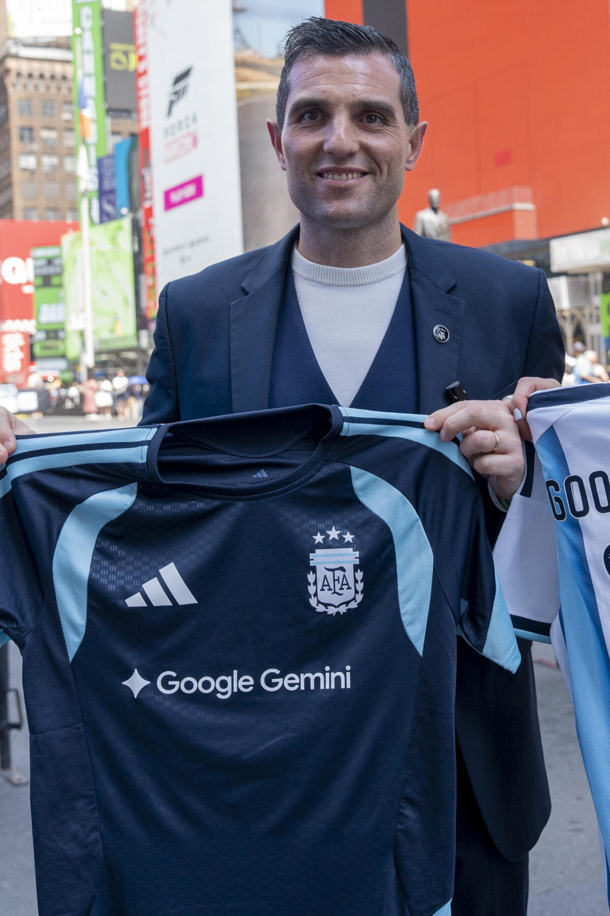 El director comercial de la Asociación de Fútbol Argentino (AFA), Leandro Petersen, posa durante un acto en Nueva York (Estados Unidos). EFE/ Ángel Colmenares