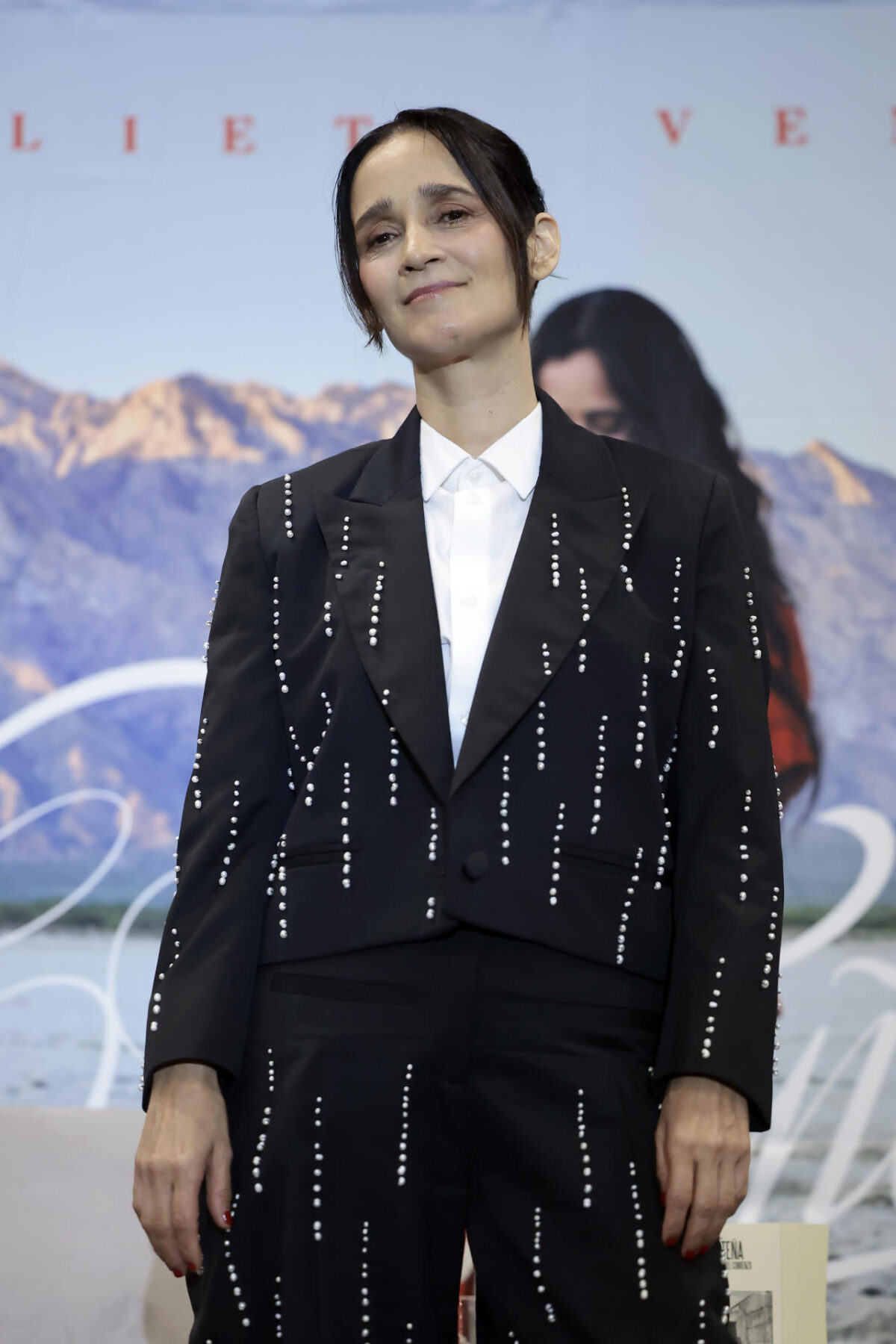 La cantante mexicana Julieta Venegas, posa durante la presentación de su libro y álbum discográfico titulados'Norteña' este jueves, en Ciudad de México (México). EFE/ José Méndez