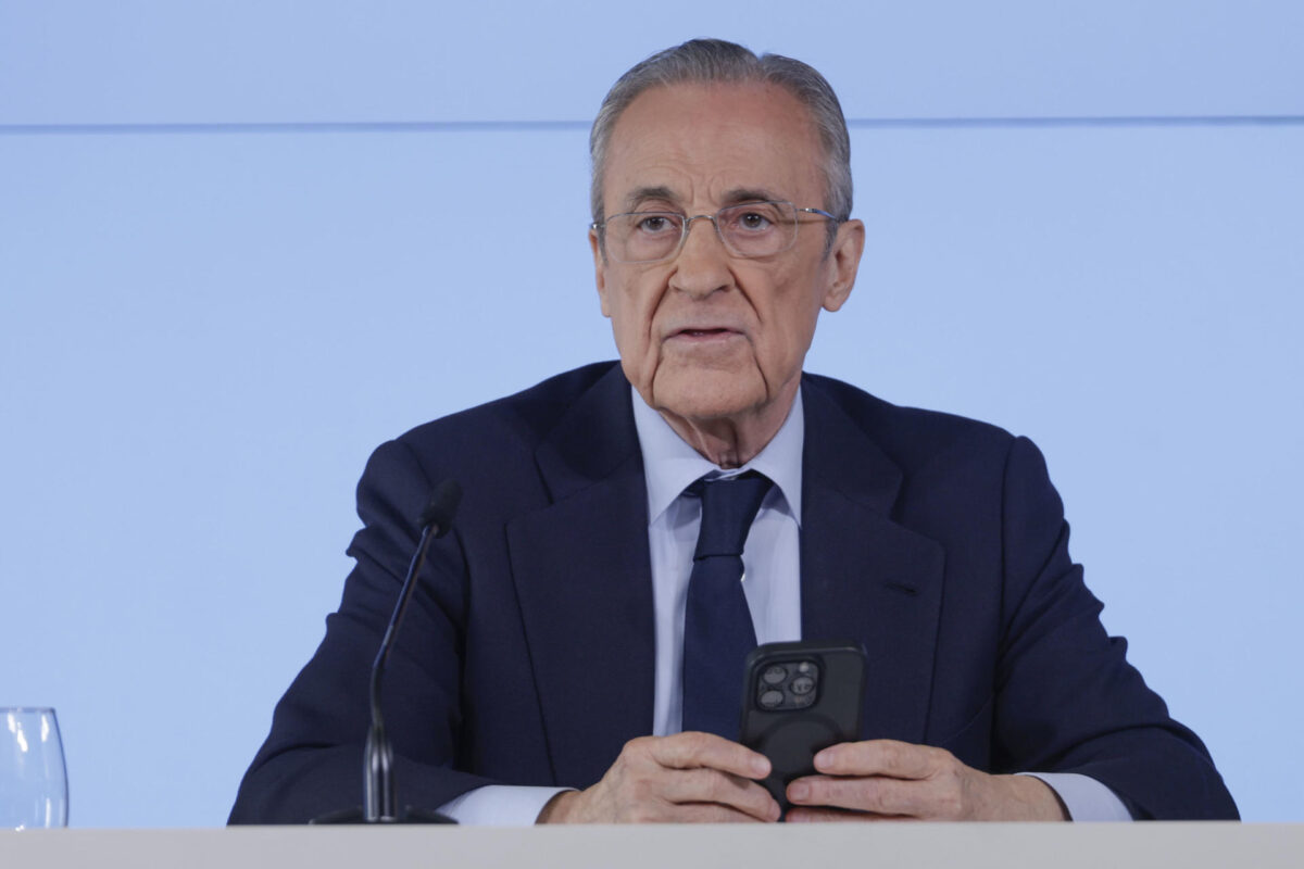 El presidente del Real Madrid, Florentino Pérez, ofrece una rueda de prensa este martes, en Madrid. Florentino Pérez afirmó este martes que no va a dimitir e informó de que ha pedido a la junta electoral que inicie el proceso electoral a las elecciones a la junta directiva a la que se va a presentar. EFE/ Juanjo Martín