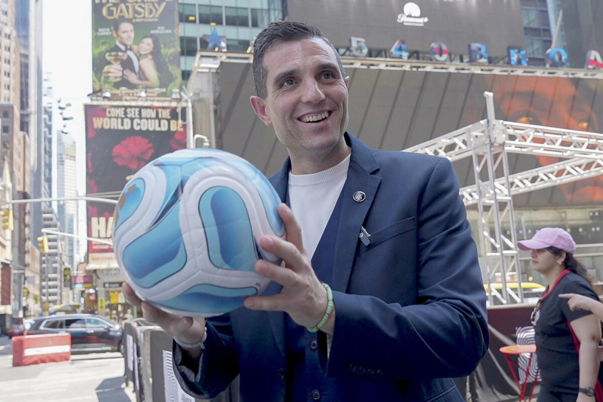 El director comercial de la Asociación de Fútbol Argentino (AFA), Leandro Petersen, posa durante un acto en Nueva York (Estados Unidos). EFE/ Ángel Colmenares