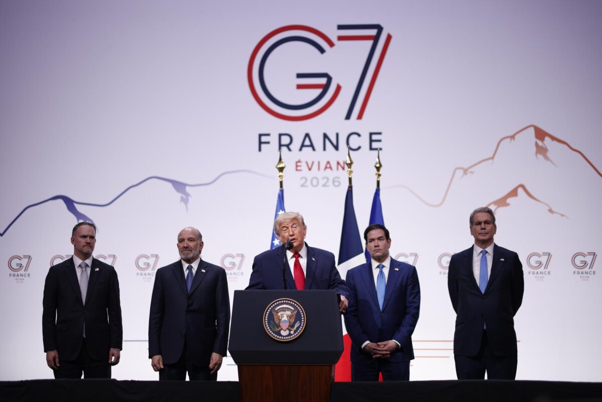 La rueda de prensa del presidente de Estados Unidos, Donald Trump, en el G7 en Francia este miércoles. EFE/EPA/YOAN VALAT
