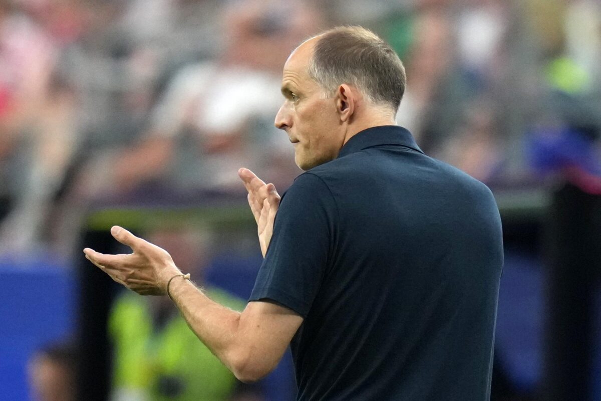 El entrenador de la selección inglesa, Thomas Tuchel, gesticula durante el partido de la fase de grupos de la Copa Mundial de la FIFA 2026 entre Inglaterra y Croacia, en Dallas, Texas (EE.UU.). EFE/JEFFREY MCWHORTER