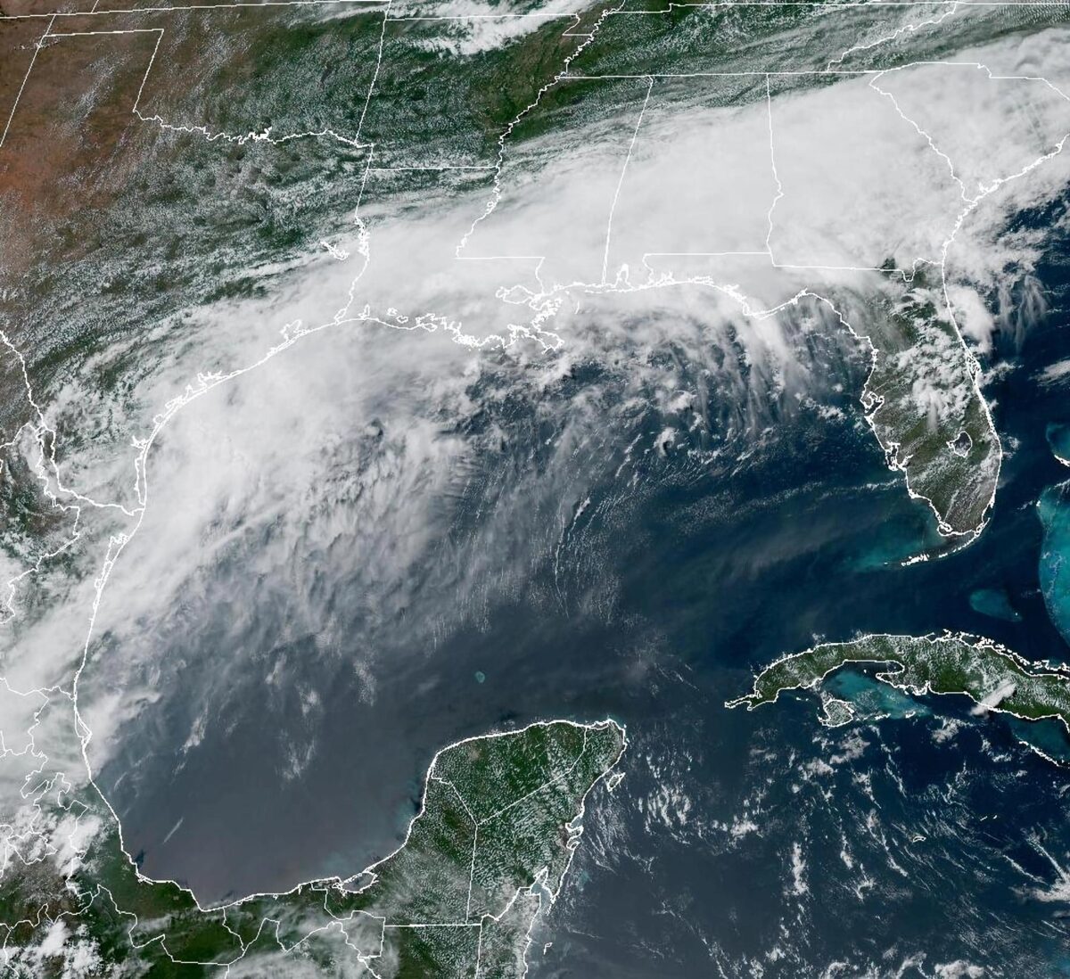 Fotografía satelital cedida por la Oficina Nacional de Administración Oceánica y Atmosférica (NOAA) a través del Centro Nacional de Huracanes (NHC) estadounidense que muestra el estado del clima en el Golfo de México. EFE/ NOAA-NHC