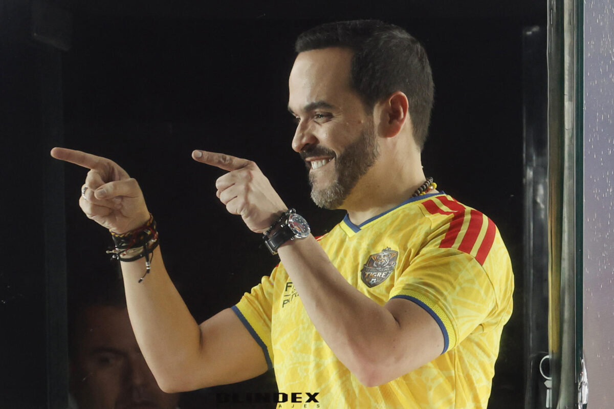 El candidato a la presidencia de Colombia Abelardo de la Espriella fue captado el pasado 21 de junio, luego de que se conocieran los resultados preliminares que le dan el triunfo por delante del izquierdista Iván Cepeda, en Barranquilla (Colombia). EFE/Mauricio Dueñas