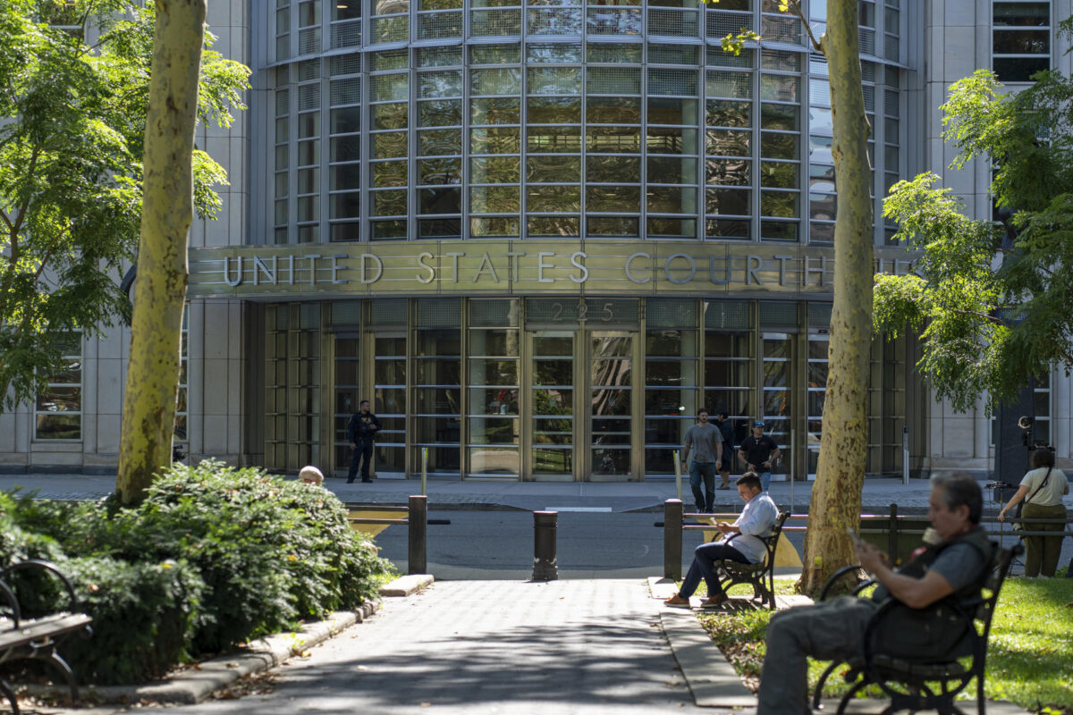 Fotografía de la fachada la Corte en Brooklyn en donde se hará la lectura de la sentencia a Ismael'El Mayo' Zambada este lunes, en Nueva York (EE.UU.). EFE/Ángel Colmenares