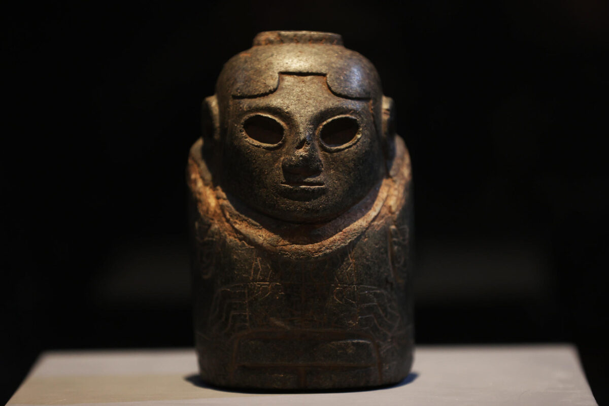 Fotografía que muestra la "Illa" o diosa de la abundancia en el Museo Nacional de Arqueología este jueves, en La Paz (Bolivia). EFE/ Luis Gandarillas