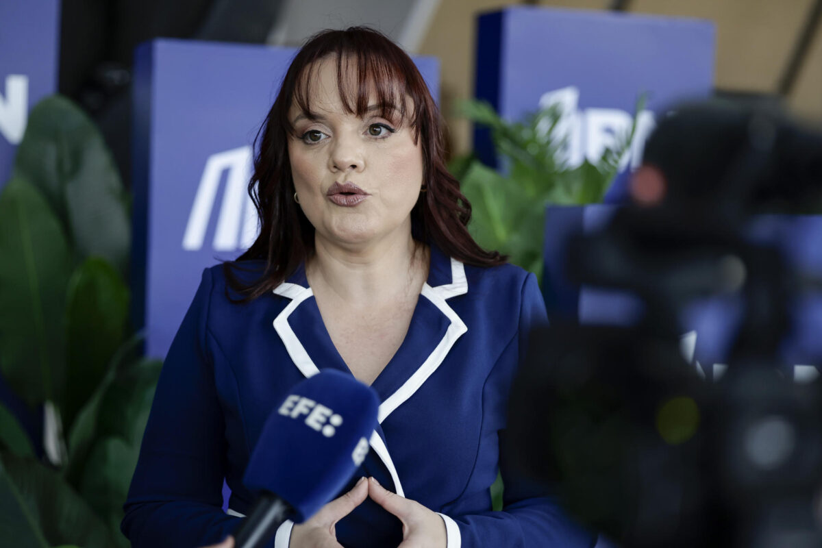 La directora de Experiencia de Marca, Relaciones Corporativas y Sostenibilidad del Banco Nacional, Silvia Chaves Herra, habla con EFE durante una entrevista este miércoles, en San José (Costa Rica). EFE/ Jeffrey Arguedas
