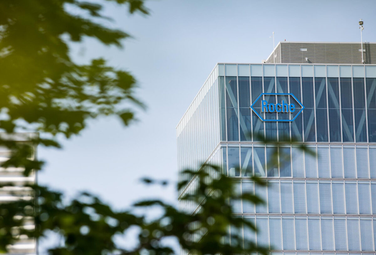 Fotografía cedida por Roche que muestra el edificio de oficinas de la multinacional farmacéutica Roche Diagnostics situado en la comuna de Rotkreuz (Suiza). EFE/ Roche