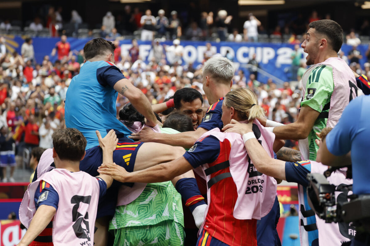 Jugadores de España celebran un gol este viernes, en un partido de cuartos de final del Mundial de la FIFA 2026 entre España y Bélgica en el estadio SoFi en Los Ángeles (Estados Unidos). EFE/ Lavandeira Jr