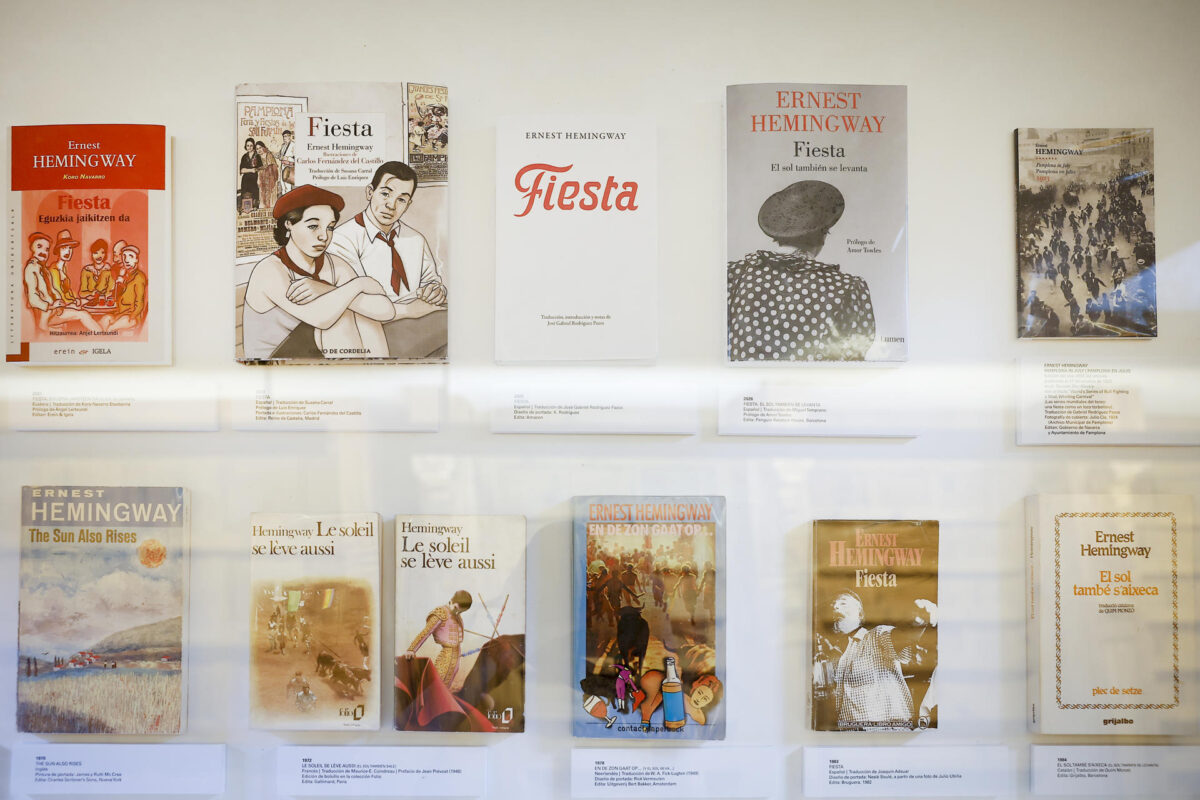 Viste de la exposición'Fiesta 100 años' que acoge el Civivox Condestable de Pamplona. EFE/Villar López