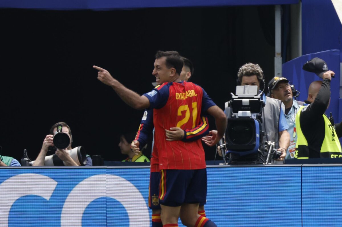 Mikel Oyarzabal de España celebra un gol este jueves, en un partido por los dieciseisavos de final del Mundial de la FIFA 2026 entre España y Austria en el estadio SoFi en Los Ángeles (Estados Unidos). EFE/ Lavandeira Jr