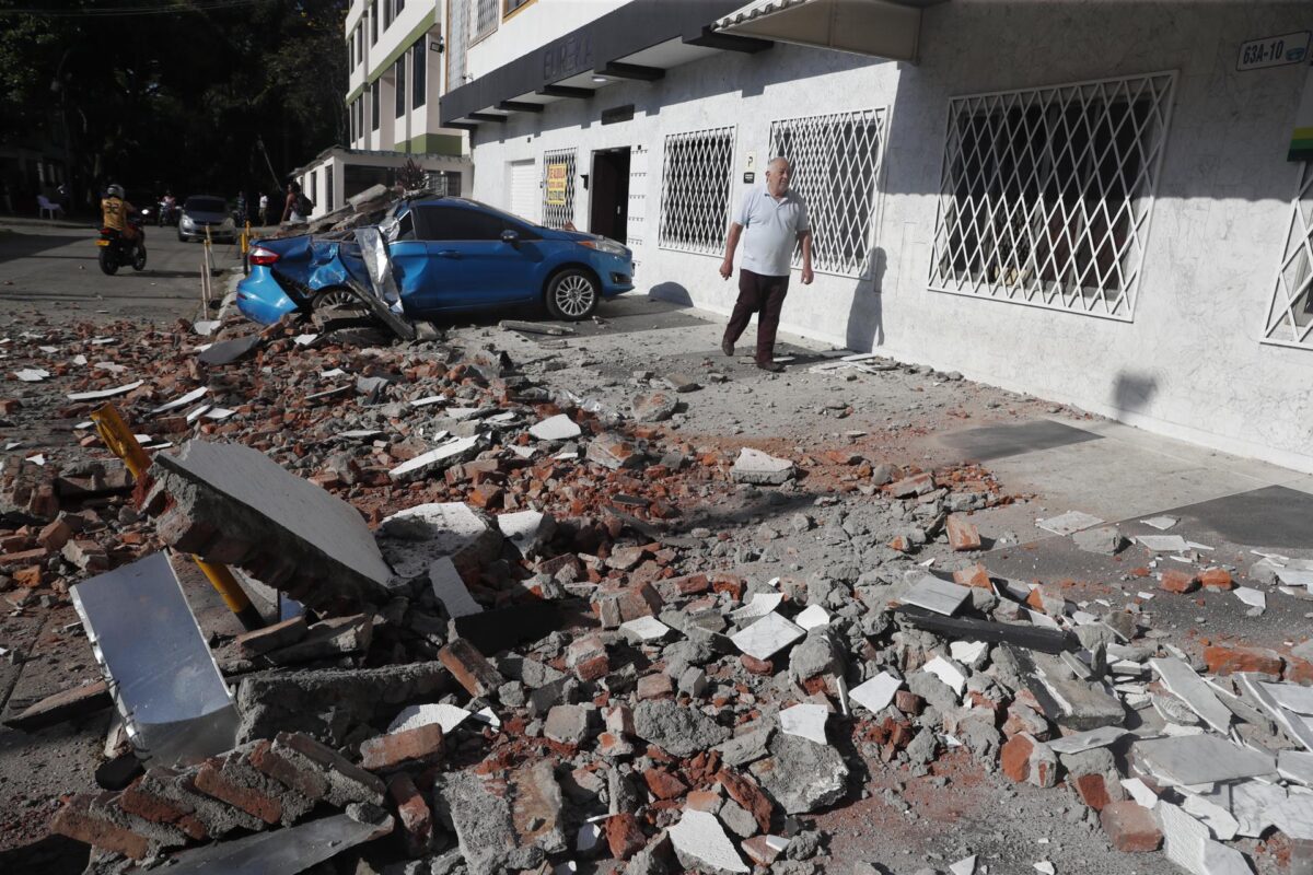 Vista general de los escombros causados por el fuerte terremoto de magnitud 7,4 que sacudió a buena parte de Colombia, este 10 de agosto. EFE/Ernesto Guzmán