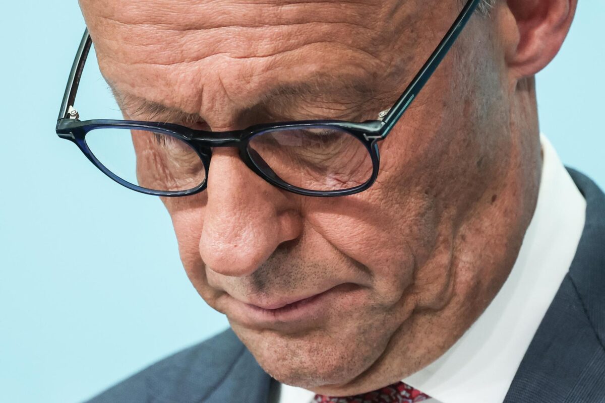 El canciller alemán y líder de la Unión Demócrata Cristiana (CDU) Friedrich Merz asiste a una rueda de prensa en la sede del partido CDU tras una reunión de la junta del partido CDU en Berlín, Alemania, 21 de septiembre de 2026. Las elecciones para la Cámara de Representantes en Berlín y el parlamento estatal de Mecklemburgo-Pomerania Occidental se celebraron el 20 de septiembre de 2026. (Elecciones, Alemania) EFE/EPA/FILIP SINGER