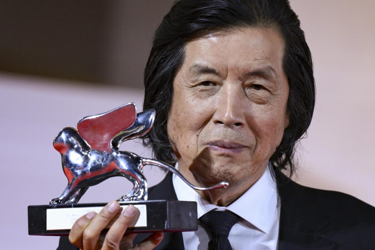 El surcoreano Lee Chang-dong se llevó el León de Plata Gran Premio del Jurado por su'Possible Love', durante la ceremonia de clausura del 83º Festival Internacional de Cine de Venecia. EFE/Ettore Ferrari