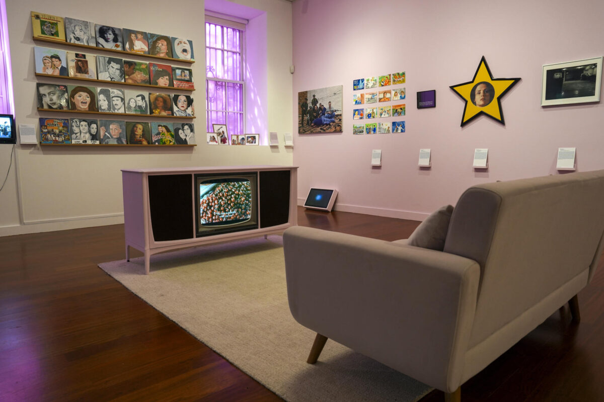 Fotografía que muestra un pabellón de la exposición'Telenovela' este miércoles, en la Americas Society de Nueva York (Estados Unidos). EFE/ Angel Colmenares