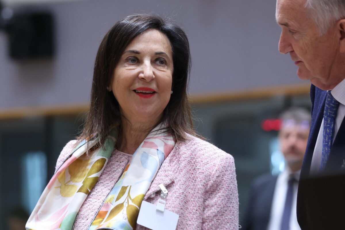 La ministra española de Defensa, Margarita Robles, durante una reunión del Consejo de ministros de Defensa este lunes en Bruselas (Bélgica). EFE/EPA/OLIVIER HOSLET