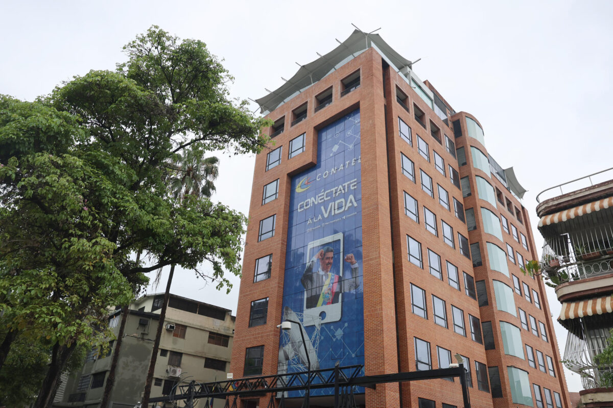 Vista general de la sede principal de la Comisión Nacional de Telecomunicaciones (CONATEL), este 17 de septiembre, en Caracas (Venezuela). EFE/Miguel Gutiérrez