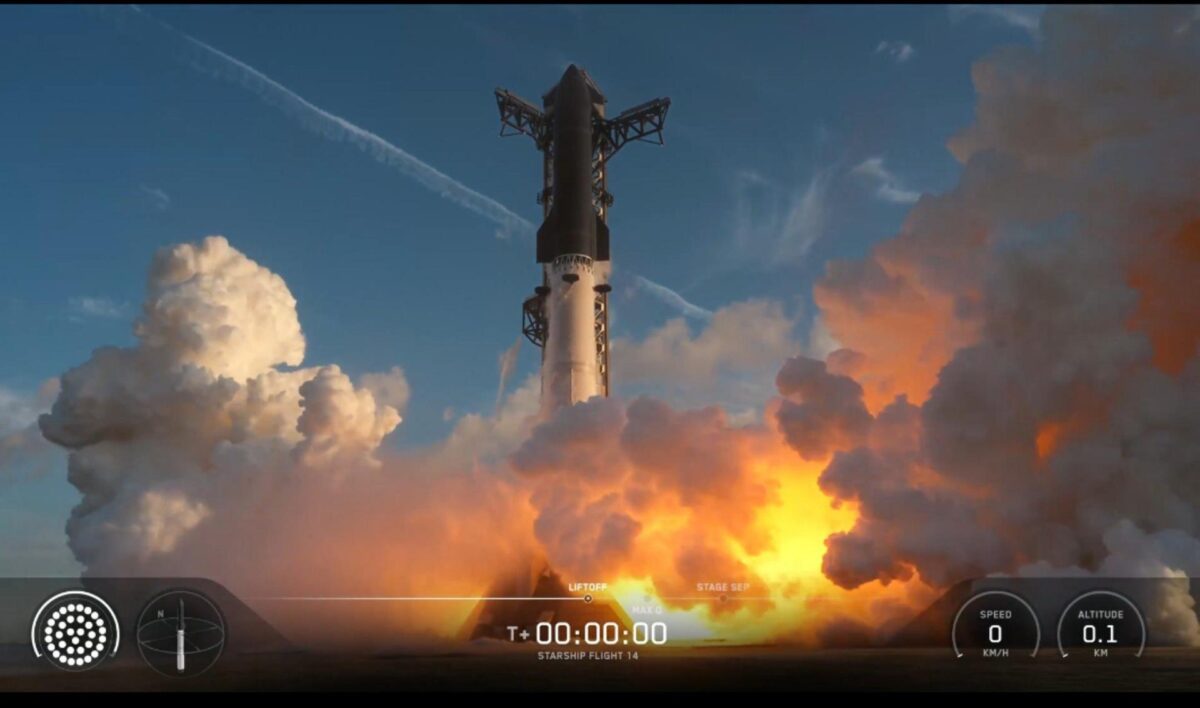 Captura de video tomado de la cuenta oficial en X de SpaceX donde que muestra el cohete Starship despegando este lunes desde la base de Starbase, el complejo de SpaceX en el extremo sur de Texas (EE.UU.). EFE/SpaceX