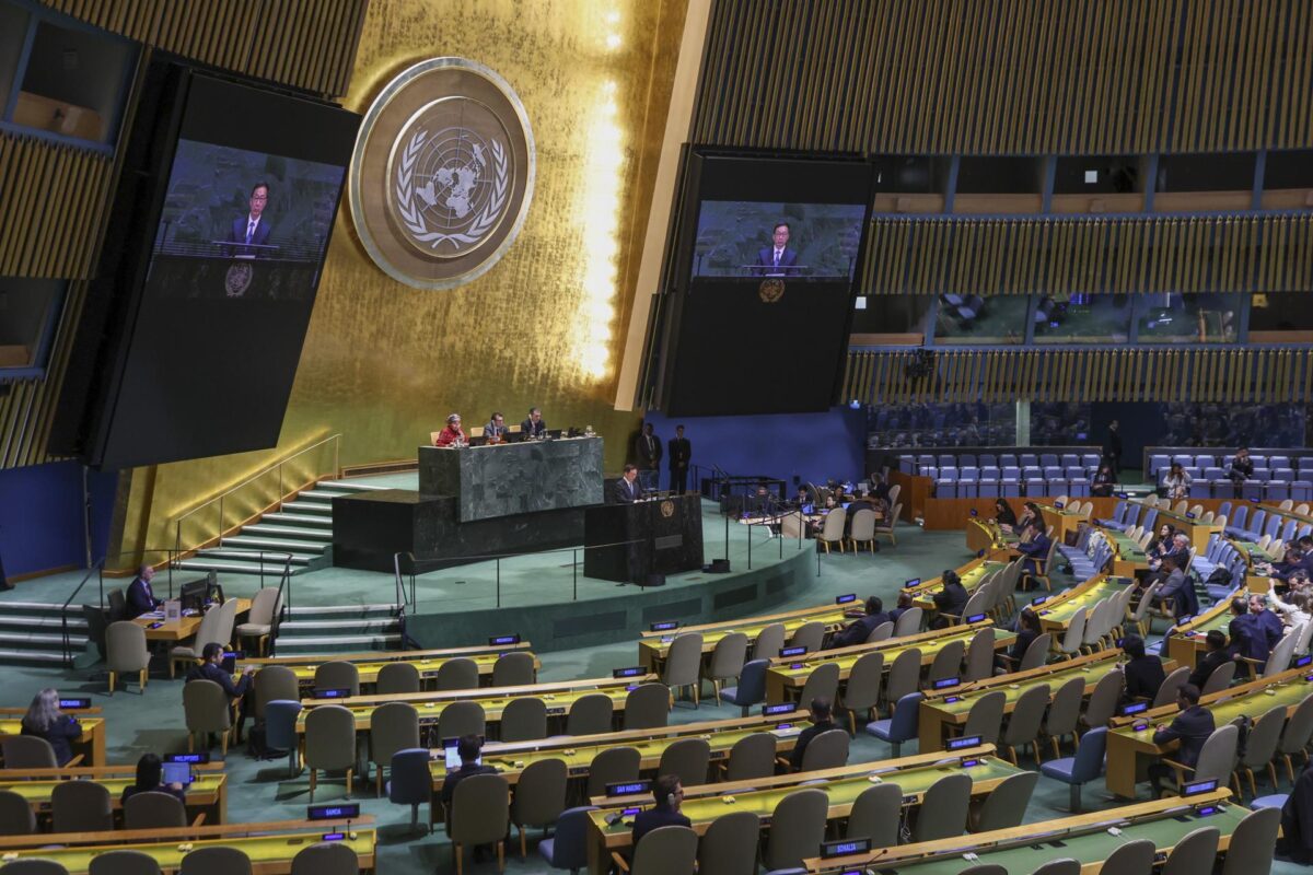 El vicepresidente de China, Han Zheng, habla durante el Debate General de la 81ª sesión de la Asamblea General de las Naciones Unidas (AGNU) en la Sede de las Naciones Unidas en Nueva York, Nueva York, EE. UU. EFE/SARAH YENESEL