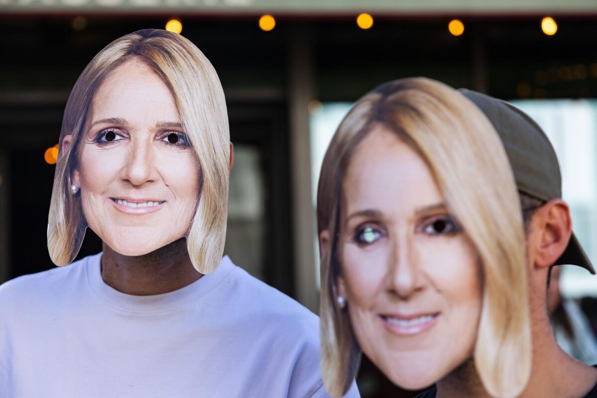 París, 12 sep (EFE).- El regreso de Céline Dion al escenario es un acontecimiento planetario que este sábado concentró en París, para su primer concierto en 6 años, a fans llegados de todos los rincones del mundo, como México, España o Reino Unido, y hasta hubo quien canceló su fiesta de aniversario y se presentó vestida de boda. EFE/EPA/Mohammed Badra