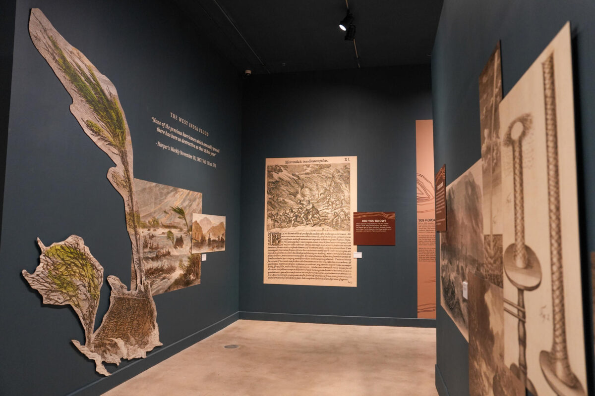 Fotografía que muestra una imagen de la exposición'Atrapados en el ojo: Recordando el huracán de 1926' este jueves, en Miami (Estados Unidos). EFE/ Alberto Boal