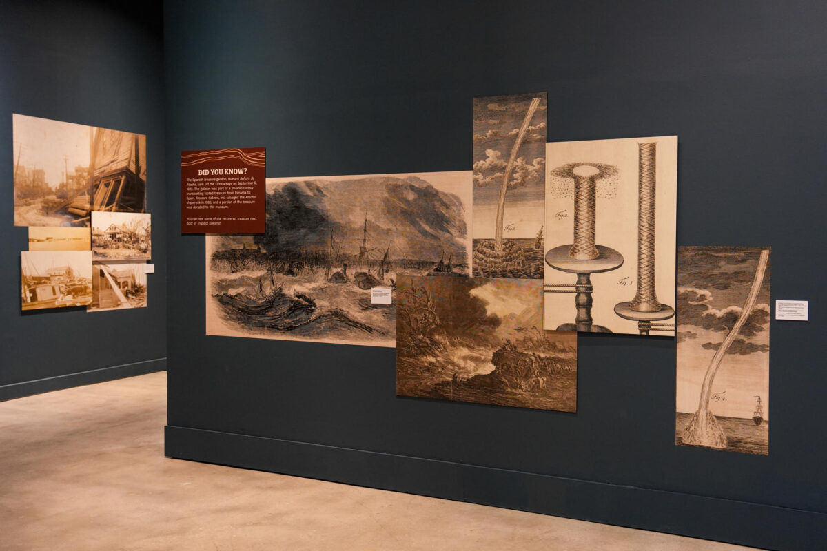 Fotografía que muestra imágenes de la exposición'Atrapados en el ojo: Recordando el huracán de 1926' este jueves, en Miami (Estados Unidos). EFE/ Alberto Boal