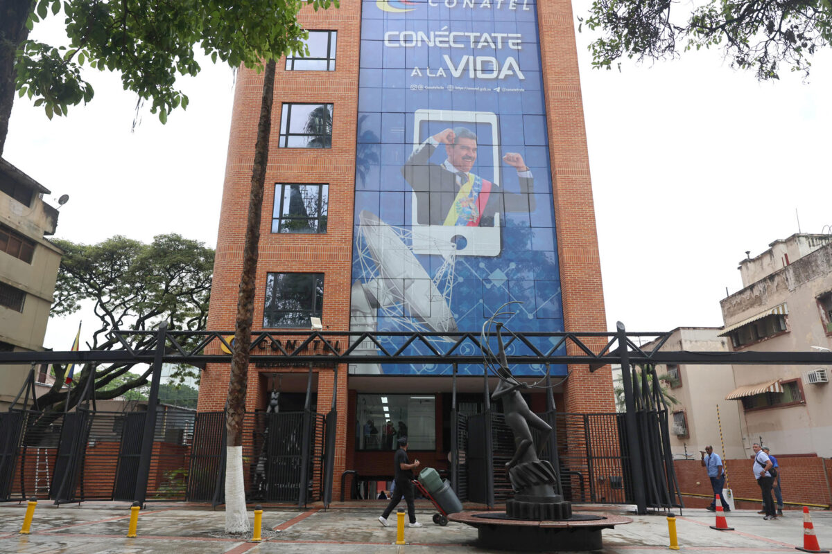 Vista general de la fachada de la sede principal de la Comisión Nacional de Telecomunicaciones (CONATEL), este 17 de septiembre, en Caracas (Venezuela). EFE/Miguel Gutiérrez