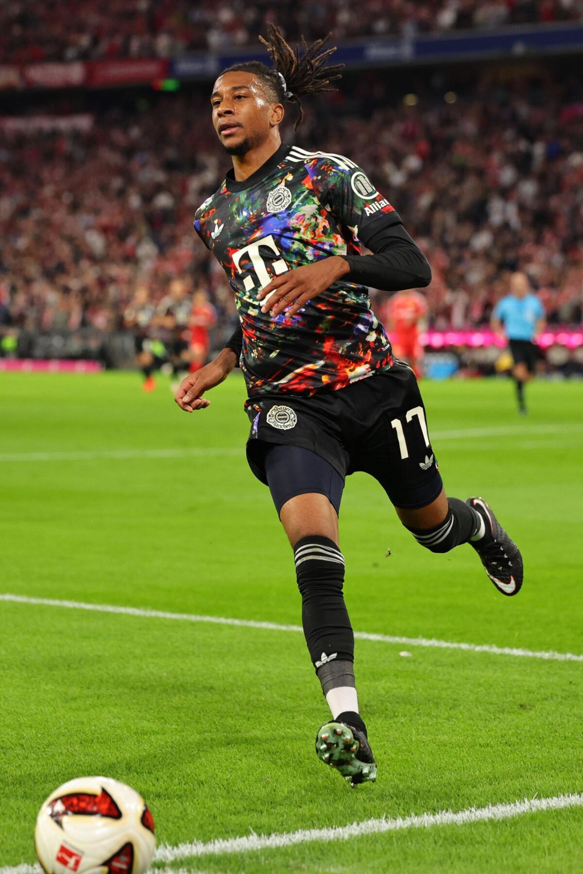 Michael Olise, durante el partido del Bayern Múnich contra el Union Berlin in Munich. EFE/EPA/ANNA SZILAGYI