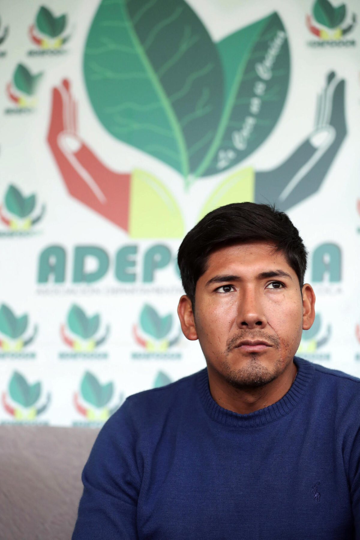 El presidente de la Asociación Departamental de Productores de Coca (Adepcoca), Daynor Choque, habla durante una entrevista con EFE este jueves, en La Paz (Bolivia). EFE/Luis Gandarillas