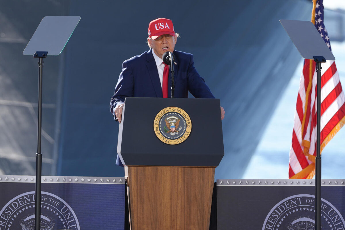 El presidente de los Estados Unidos, Donald Trump, habla durante un evento con integrantes de la Marina este 6 de octubre de 2026, en el puerto de Baltimore en Maryland (Estados Unidos). EFE/ Octavio Guzmán